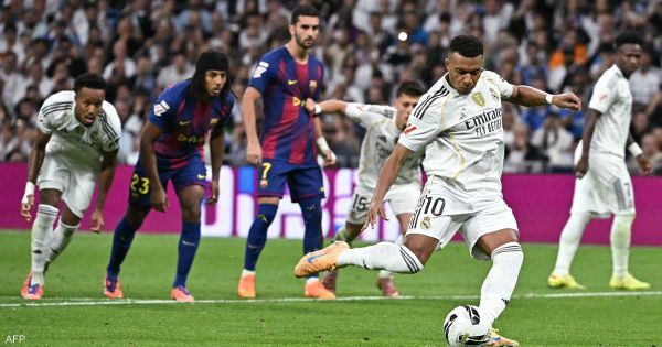 ريال مدريد ينهي هيمنة برشلونة على الكلاسيكو ويبتعد بالصدارة