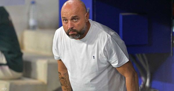 من سائق حافلة إلى خامس “الليغا”.. مدرب إسبانيول “ظاهرة الدوري”