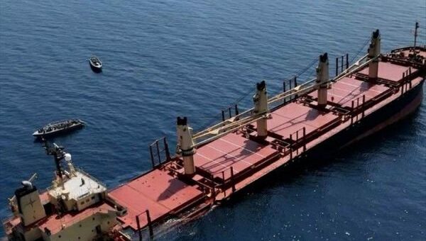 أسبيدس: اندلاع حريق ضخم في ناقلة الغاز المسال MV FALCON إثر انفجار جنوب شرق ميناء عدن
