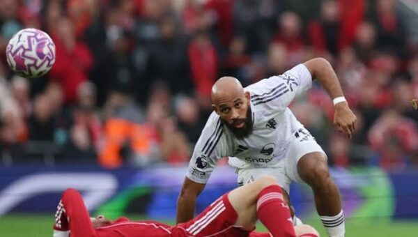 لاعب اليونايتد يدخل تاريخ الديربي أمام ليفربول