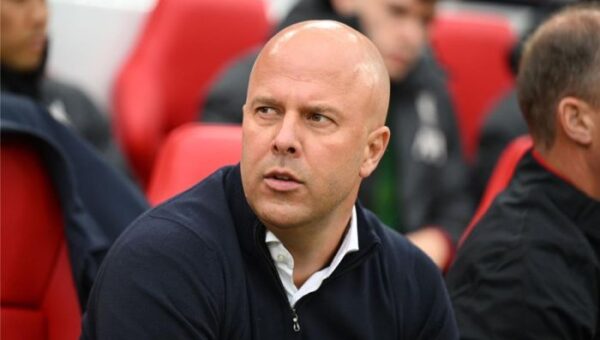إلغاء مؤتمر مباراة ليفربول وفرانكفورت بسبب عطل طائرة الريدز