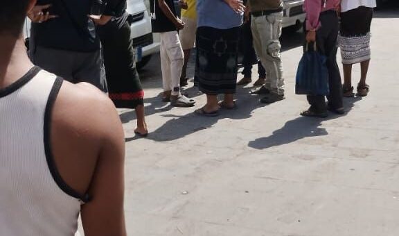 عدن.. إصابة ثلاثة أشخاص بانفجار في كريتر قرب نادي خليل
