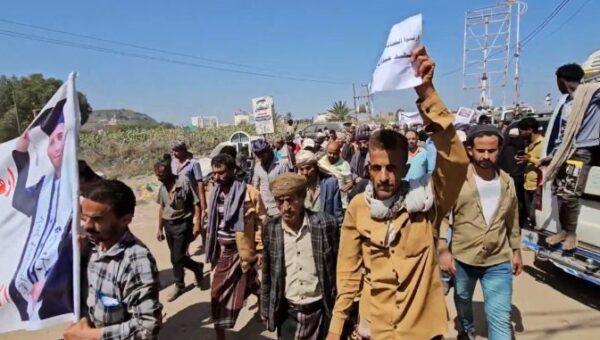 تظاهرة غاضبة في التربة تطالب بالقصاص بعد مقتل خريج محاماة برصاص الأمن