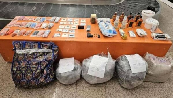 مطار سيئون يضبط مطلوبين ممنوعين من السفر ويطيح بعمليات تهريب