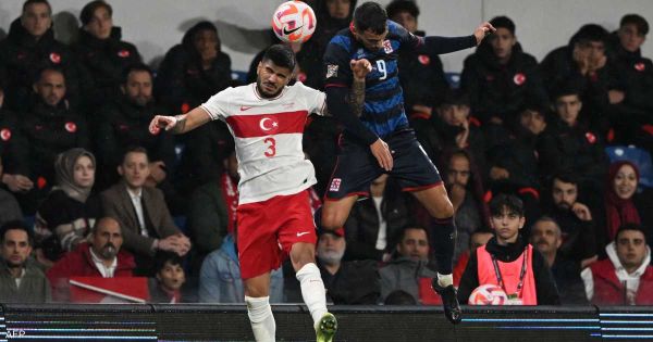 إيقاف 102 من لاعبي كرة القدم في تركيا بسبب فضيحة مراهنات