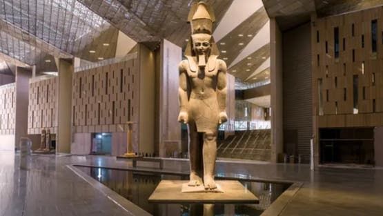 مصر تفتتح “الهرم الرابع”.. المتحف المصري الكبير صرح حضاري يربط الأهرامات بالمستقبل