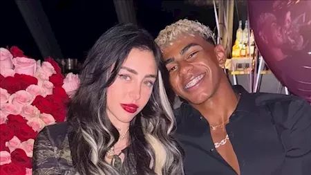 نجم برشلونة الشاب لامين يامال يعلن انفصاله رسميًا عن صديقته نيكي نيكول