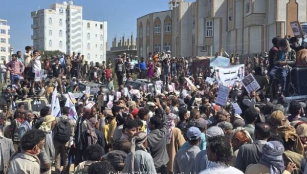 مسيرة جماهيرية في التربة تطالب بالعدالة في قضية مقتل المحامي عبدالرحمن النجاشي وضبط جميع المتورطين