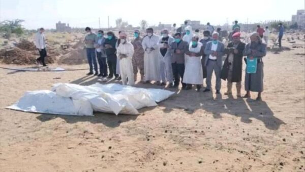 مارب .. النيابة العامة تدفن 15 جثة مجهولة الهوية بينهم جنسيات أجنبية