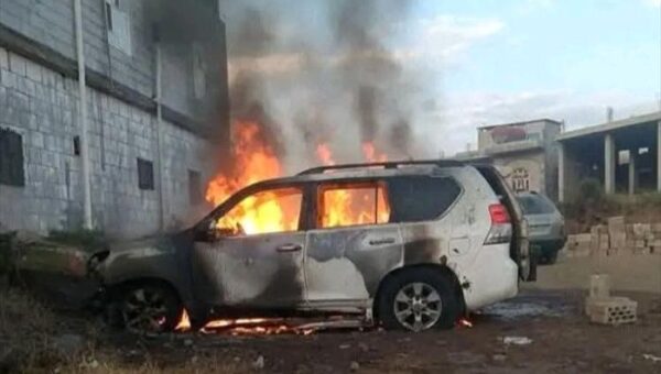 إب.. مجهولون يحرقون سيارة بالمحافظة