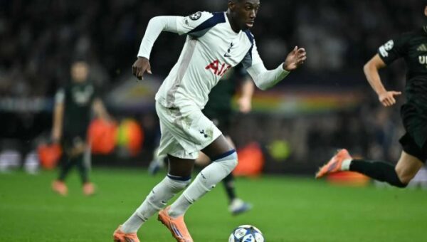 استبعاد كولو مواني لاعب توتنهام من تشكيلة فرنسا بسبب إصابة في الفك