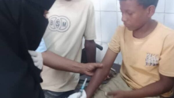 أبين.. 7 إصابات بينها طفل وحالة وفاة مجهولة في اشتباكات عنيفة بسوق الخضار في جعار