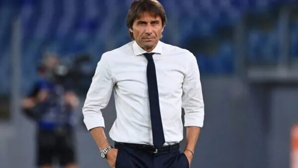 تقارير: نابولي يجدد الثقة في كونتي رغم تراجع النتائج