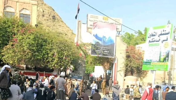 تعز.. الجرحى يغلقون مكتب الجوازات