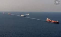 فرقاطة إيطالية تؤمّن مرور عدد من السفن التجارية في البحر الأحمر