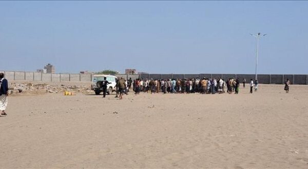 عدن ..تشييع ضحايا حافلة العرقوب بعد تقرير اللجنة الحكومية وإيقاف شركة صقر الحجاز