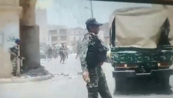 مليشيا الحوثي تقمع وقفة احتجاجية ضد نهب أراضي آل مداعس في الجراف