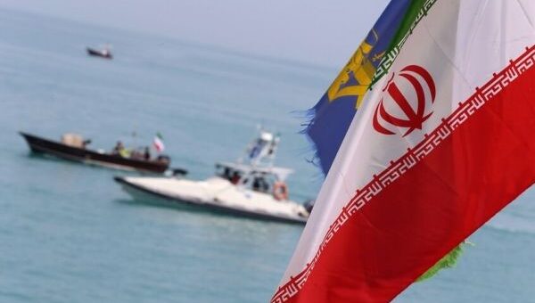 سفير بريطاني سابق: آن أوان إغراق زوارق الحرس الثوري