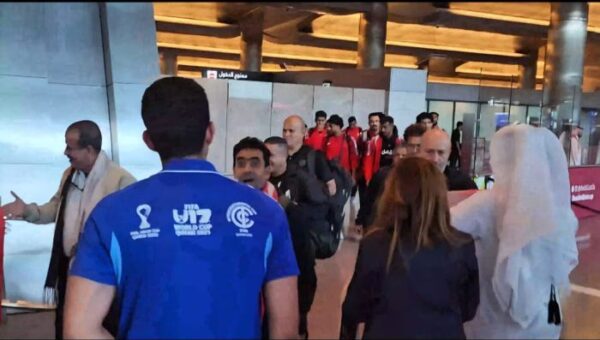 بعثة منتخبنا الوطني تصل الدوحة تأهباً لمواجهة جزر القمر في كأس العرب