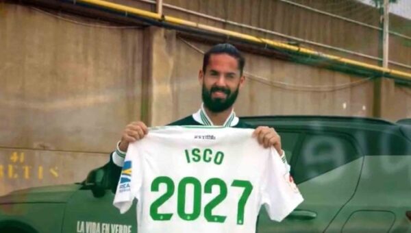 ريال بيتيس يجدد عقد إيسكو رسميا حتى 2028