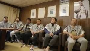 طاقم فلبيني يحتجزهم الحوثيون كرهائن سينقلون جوا إلى مسقط