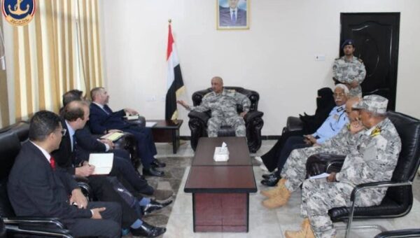 مصلحة خفر السواحل اليمنية تبحث تعزيز تعاون الامن البحري مع كبير المستشارين العسكريين البريطانيين