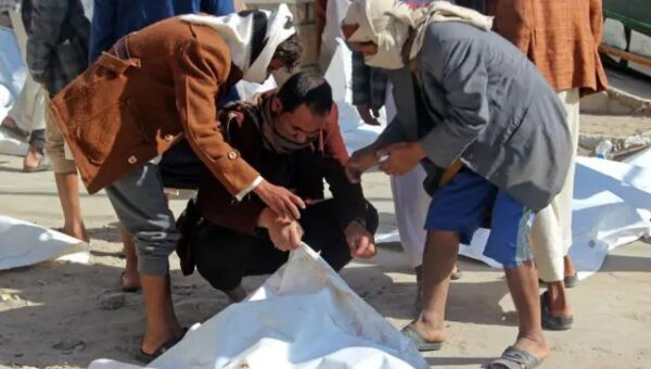 الحكومة اليمنية تسلم للحوثيين 26 جثة كبادرة “حسن نية” قبيل المحادثات