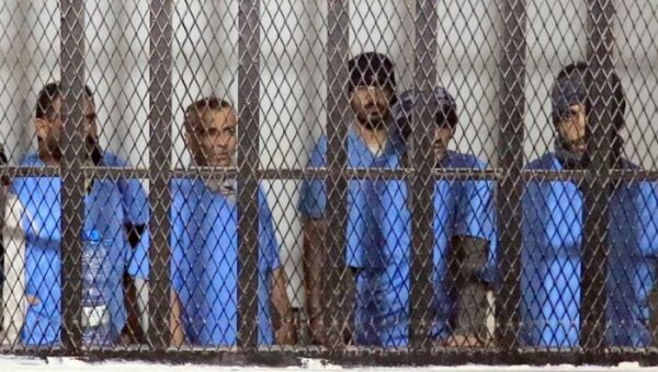 ميليشيا الحوثي تعيد إنتاج مشهد المحاكمات الصورية ضد موظفين سابقين في السفارة الأمريكية