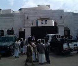 صنعاء .. اعتداء قيادي حوثي على محامية داخل محكمة، ما السبب ؟