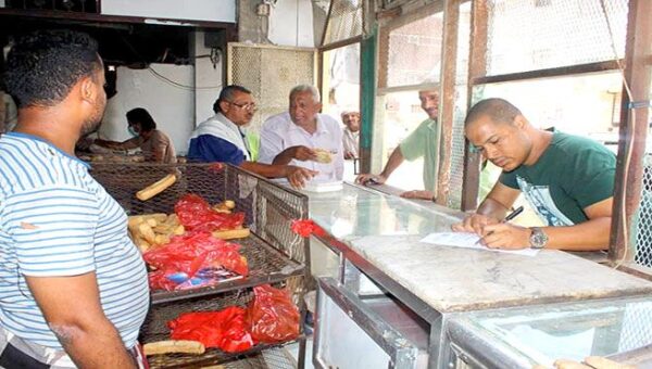 Bread crisis in Aden following bakeries’ closure in protest against pricing