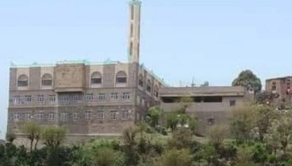 إب.. مليشيا الحوثي تُغلق مركزاً لتعليم القرآن الكريم