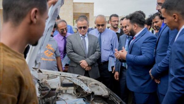 “ميكاترونكس عدن” تُبهر الأوساط الأكاديمية: تحويل سيارة احتراق إلى “كهربائية بالكامل” بأيدٍ طلابية