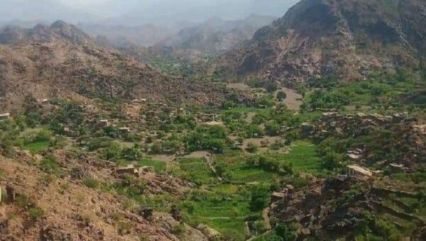 مليشيا الحوثي تستهدف منازل وسيارات المدنيين في المسيمير بلحج