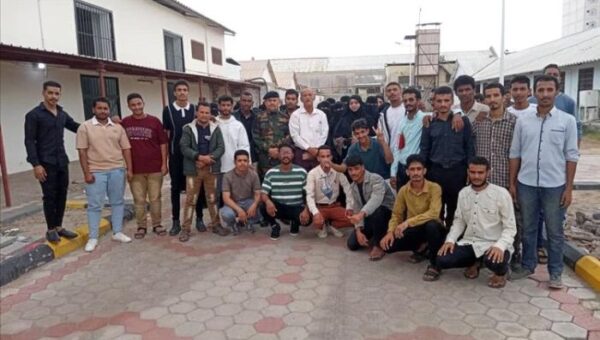 طلبة كلية الحقوق يزورون إصلاحية السجن المركزي في عدن