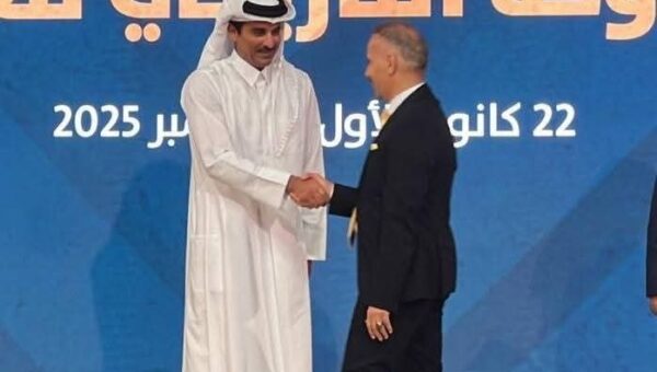 أمير قطر يكرم البروفيسور اليمني مقبل الأحمدي وآخرين في حفل صناع معجم الدوحة التاريخي للغة العربية