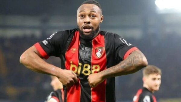 تقرير: سيمينيو يقترب من الرحيل عن بورنموث وصراع إنجليزي على ضمه