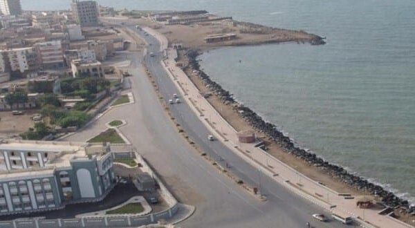 موجة بيع غير مسبوقة للمنازل في الحديدة… عائلات تفرّط في آخر ممتلكاتها تحت وطأة الجوع والفقر