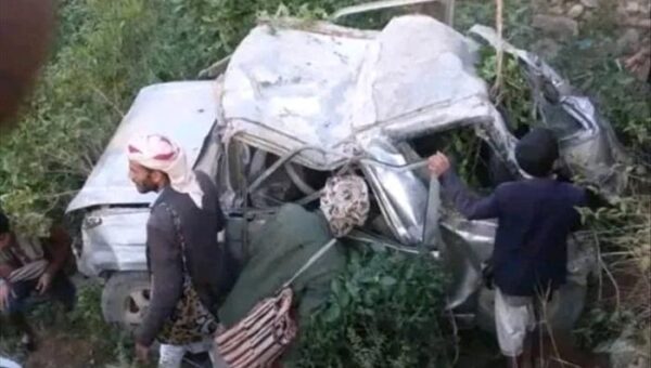 حجة .. وفاة امرأة وإصابة 3 أطفال في حادث مروري