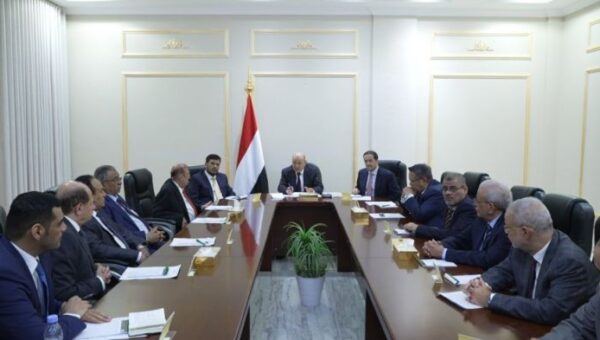 مجلس الدفاع الوطني يبارك قرارات العليمي بإعلان الطوارئ