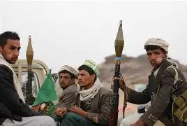 مصرع وإصابة 13 عنصرًا من مليشيا الحوثي في حادث تصادم بمحافظة عمران