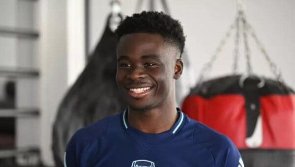 بوكايو ساكا يتفق على تجديد عقده مع أرسنال