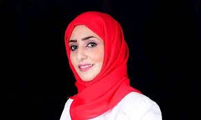 الإعلامية سحر الخولاني تفيد باقتحام الحوثيين منزلها وإحراقه