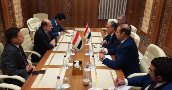 وزير الخارجية المصري يؤكد على موقف مصر الثابت والداعم لوحدة الجمهورية اليمنية وسيادتها وسلامة أراضيها