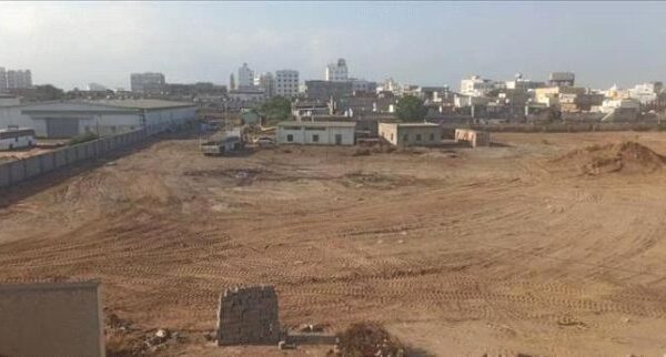 وزارة النقل تعتزم إلغاء عقد تأجير غير قانوني لحوش النقل البري في عدن