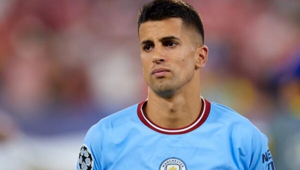 كانسيلو يجتاز الكشف الطبي في برشلونة ويستعد للانتقال رسميًا