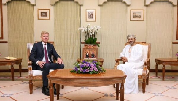 المبعوث الأممي إلى اليمن يلتقي بمسؤولين عُمانيين في مسقط لمناقشة آخر التطورات في اليمن