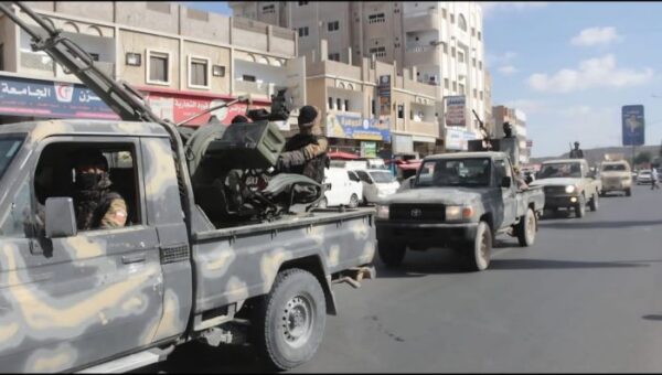 قوات درع الوطن تنفذ حملة ميدانية واسعة لمنع حمل السلاح والتجوّل به في الأماكن العامة بالمكلا