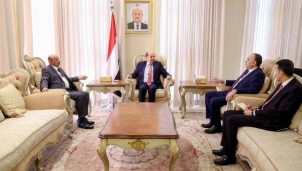 رئيس الوزراء المُكلف يوجه البنك المركزي ووزارة المالية بتسريع إجراءات صرف الرواتب المتأخرة للموظفين والمتقاعدين والشهداء والجرحى