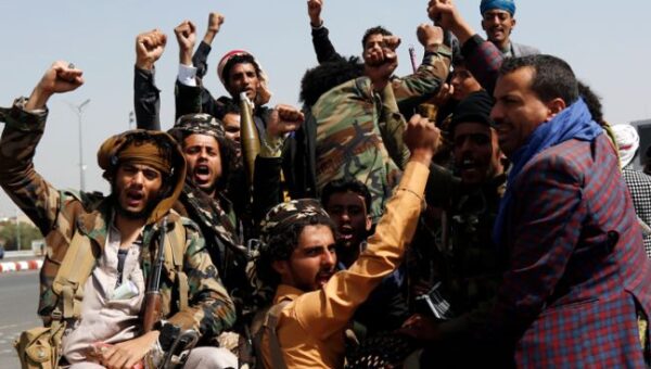 الحوثيون يستأنفون التحشيد العسكري ويفتتحون مخيمات ومراكز تدريب