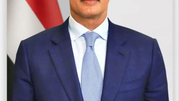 أحمد علي عبدالله صالح يُعزّي في وفاة الشيخ حمد صالح بن وهيط